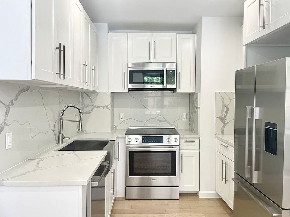 1st image of 160 E 48th St APT 7R