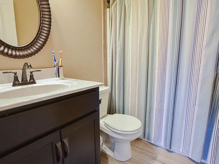 1016 Meadowview Ln — Photo 13