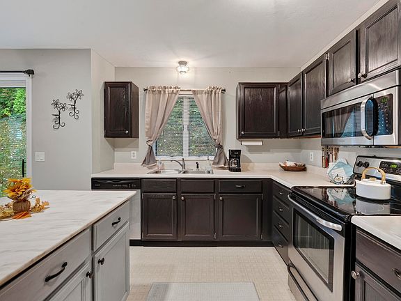 4th image of 135 Vernon Street #2A