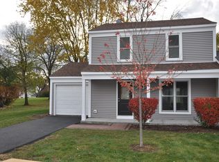 29W451 Hawthorne Ln, Warrenville, IL 60555