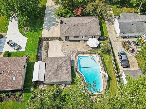 4th image of 48343 Forbes Dr