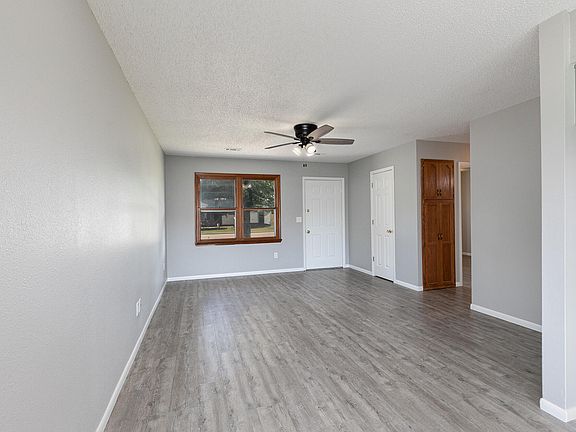4th image of 320 E Parkview Street