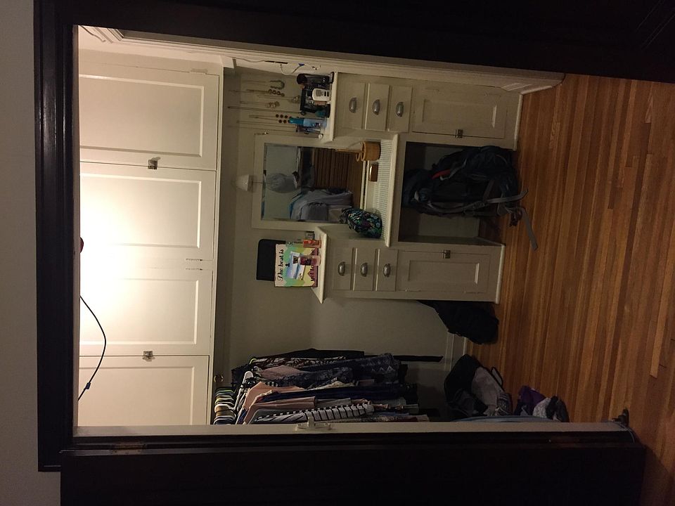 Closet/bathroom