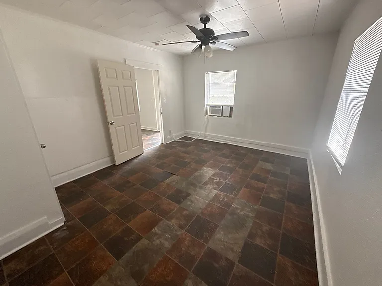3619 Seminole Ave — Photo 10