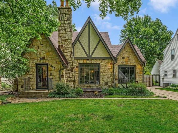1290 SW Pembroke Ln, Topeka, KS 66604