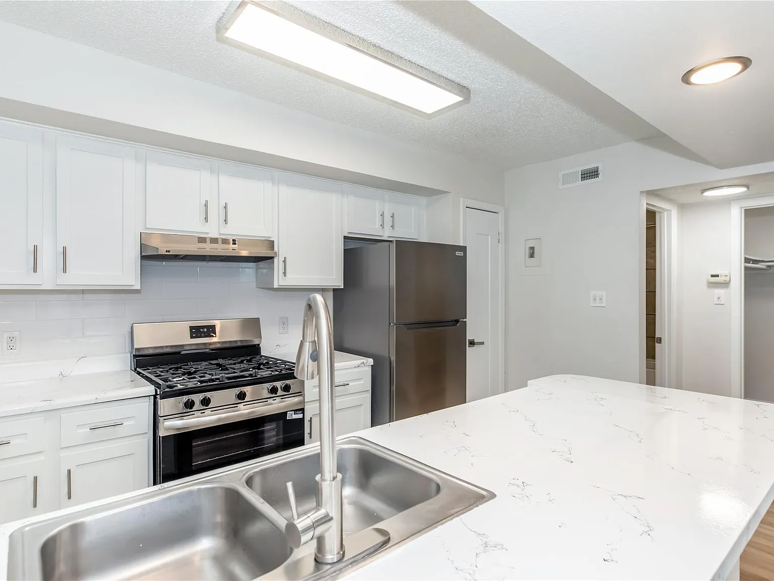 1 bed, 1.0 bath, 545 sqft, $899 — Photo 3