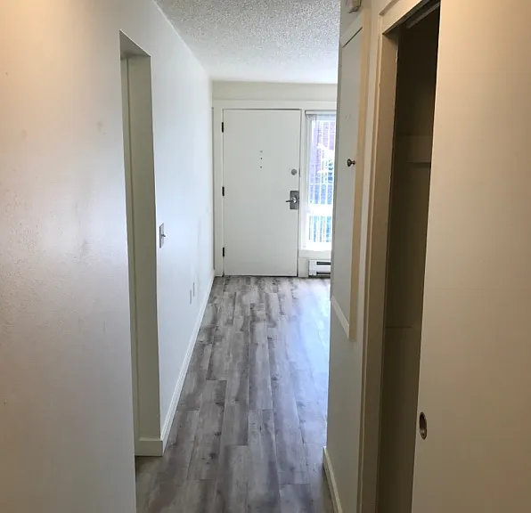 Effortless Living Near the Alaska Junction The Webster Apartments — Photo 20