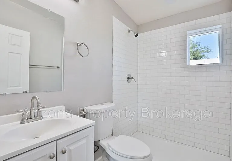 1538 E Pierce St #B — Photo 10