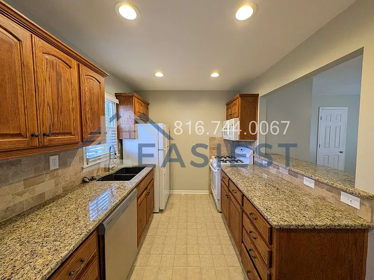 709 SE Green St — Photo 7