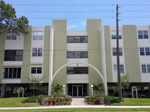 4681 1st St NE Unit 405, Saint Petersburg, FL 33703