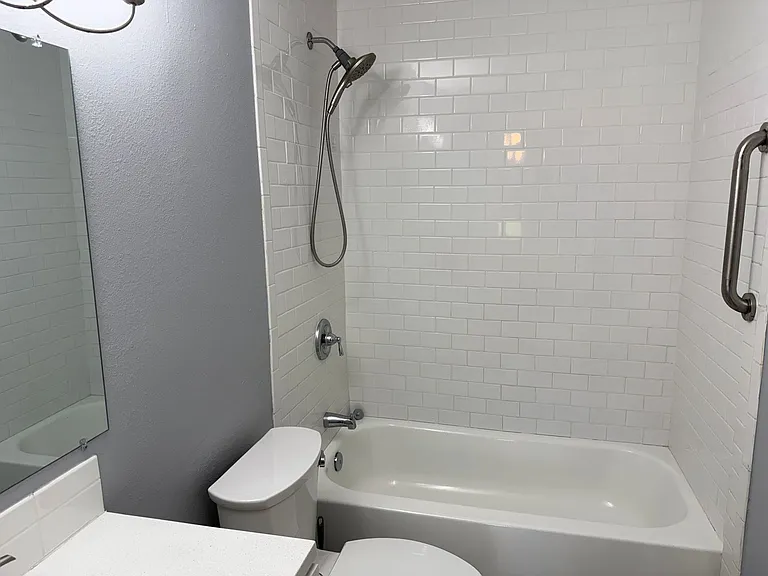 712 Parkwood Ave — Photo 10