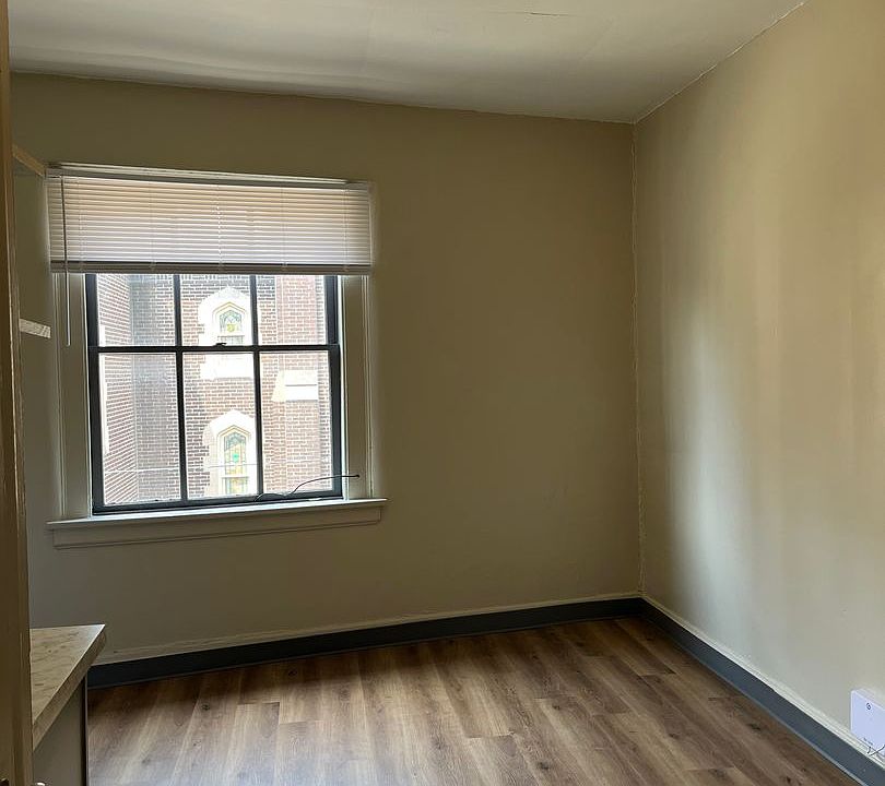1st image of 19 W 5th Ave #116