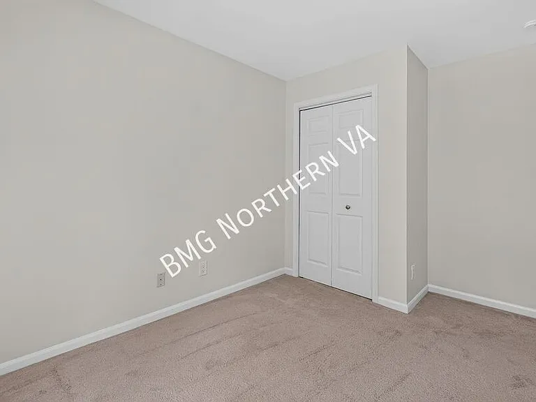 43790 Laburnum Sq — Photo 24