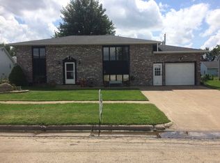 304 2nd Ave SW, Farley, IA 52046