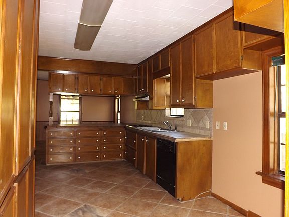 2nd image of 267 Carpenter St