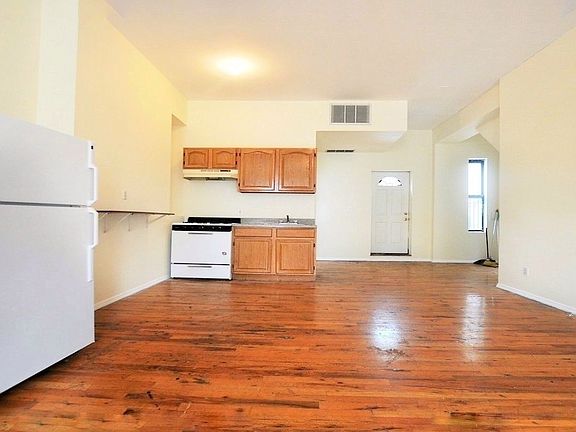 2nd image of 992 Bedford Ave #2A