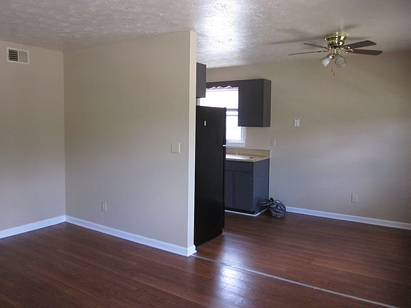 2nd image of 3720 Camelot Dr APT 3