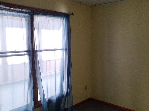 Family rm to 4 season area