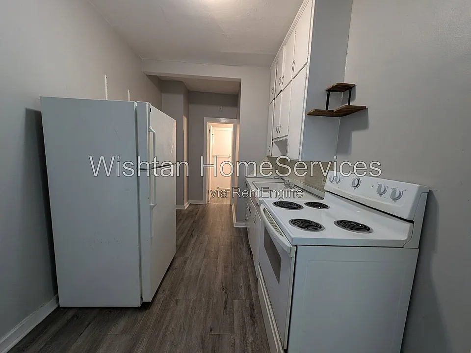 448 W 3rd Ave #2