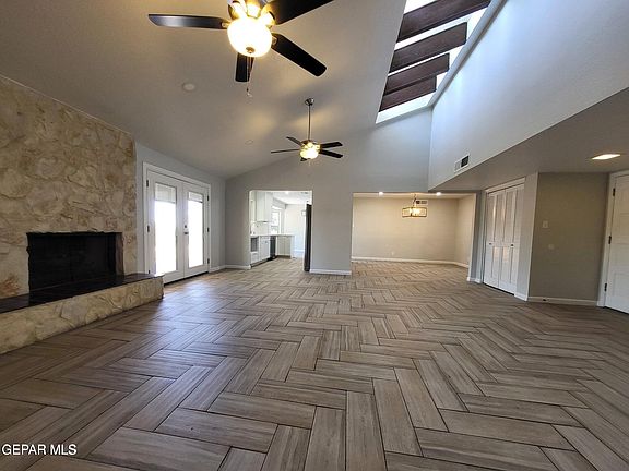 3rd image of 408 Hollydale Dr