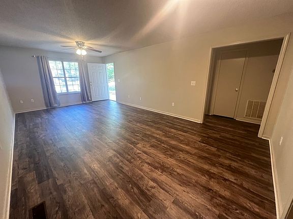5th image of 4813 Oak Meadow Dr
