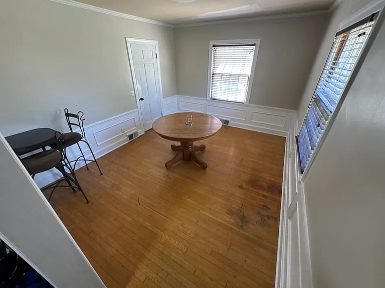220 N Wilson Ave — Photo 10