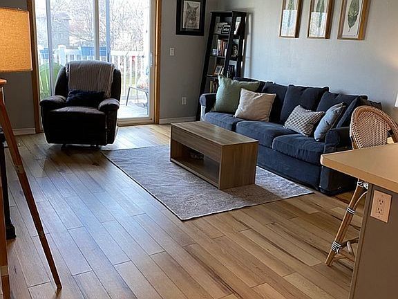 4th image of 313 Woodside Dr