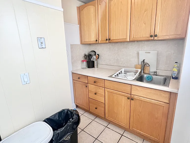 Vinton St — Photo 12