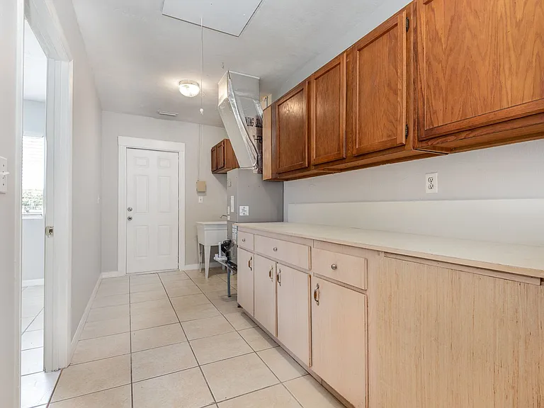 2620 Redwood Ave — Photo 14