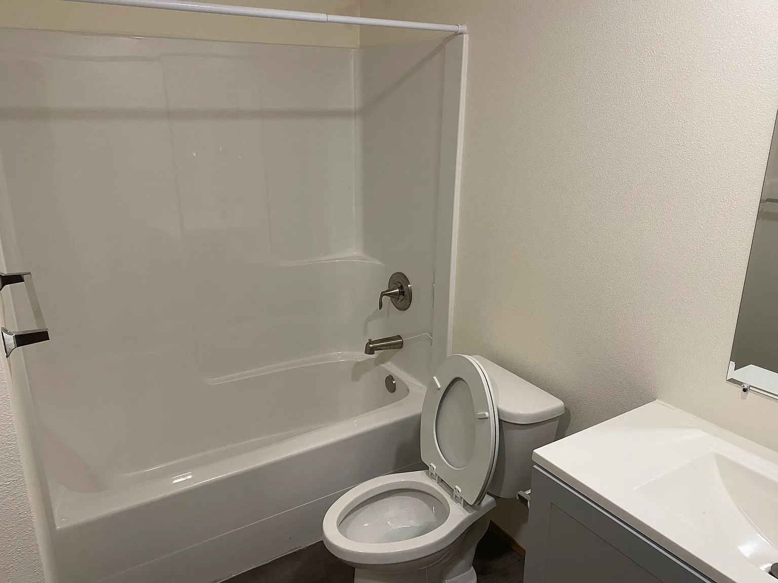 1 bed, 758 sqft, $1,700 — Photo 3