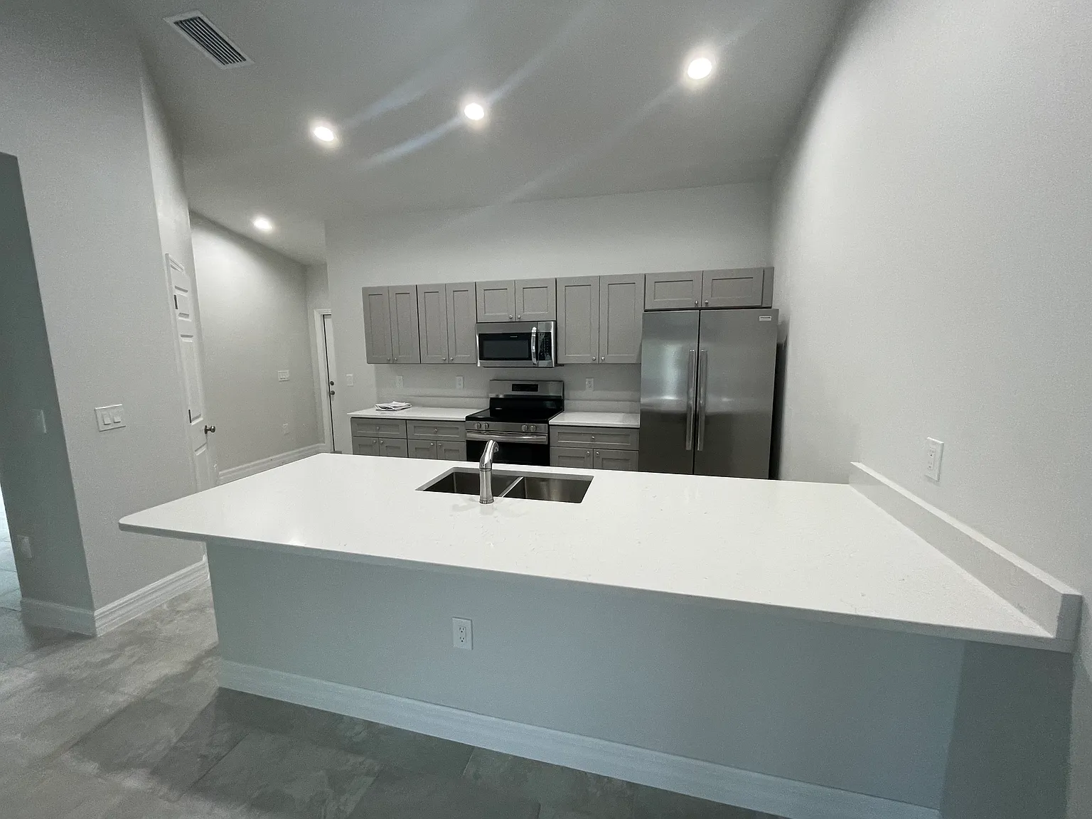3 bed, 2.0 bath, 1300 sqft, $1,700 — Photo 3