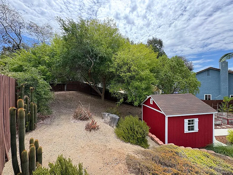 2104 N Mammoth Pl — Photo 23