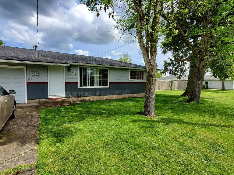 4311 Waverly Dr NE — Photo 1