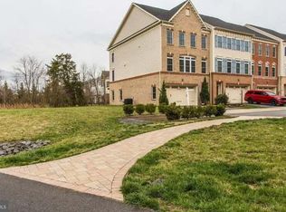 42639 Offenham Ter, Chantilly, VA 20152