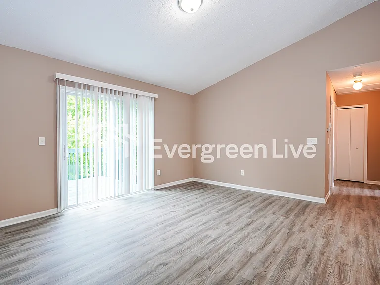 2795 Raphael Dr — Photo 4