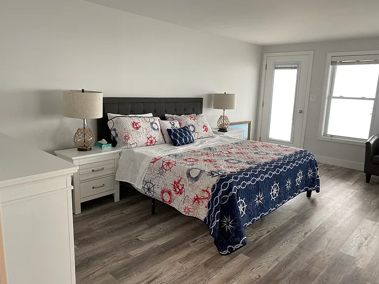 1019 Fairfield Beach Rd — Photo 9
