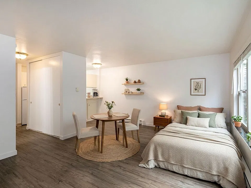 Avante Apartments - Charming, Centrally Located Building with Off Street Parking!