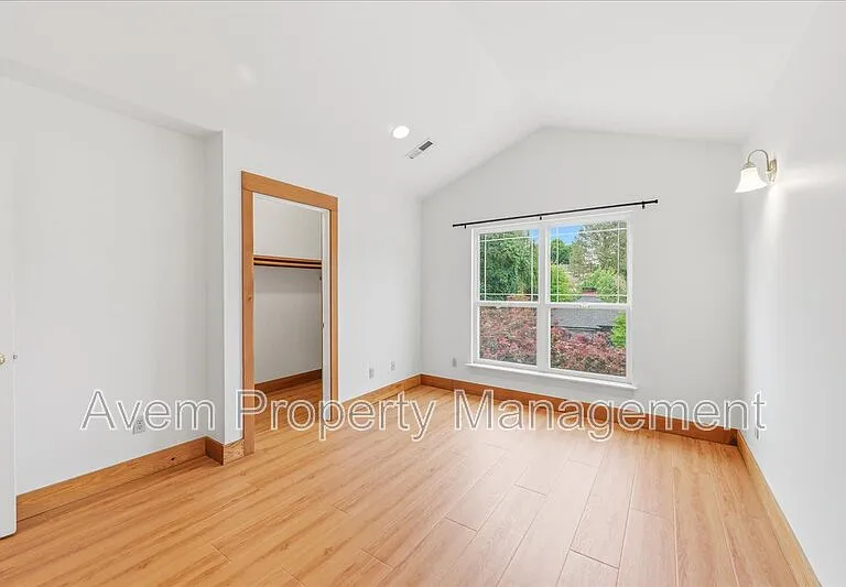 4527 SE 40th Ave — Photo 9