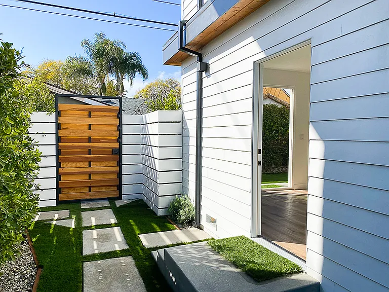 3003 S Cloverdale Ave — Photo 21