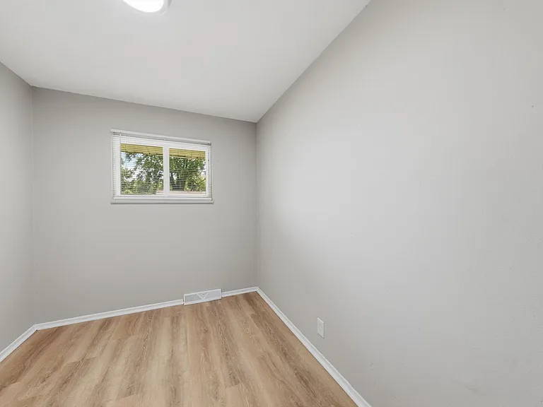 146 Grampian Rd — Photo 9