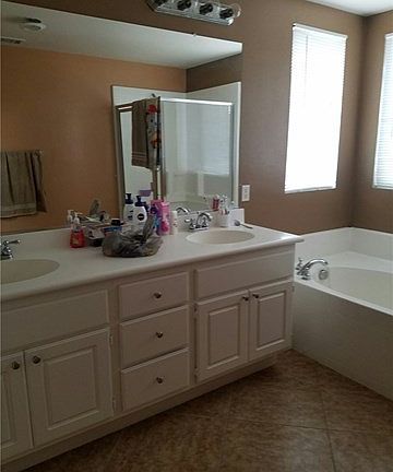 3rd image of 542 Groveside Dr
