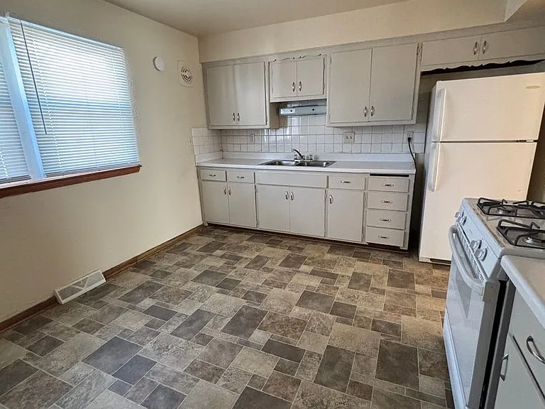 5440 N 83rd St — Photo 3