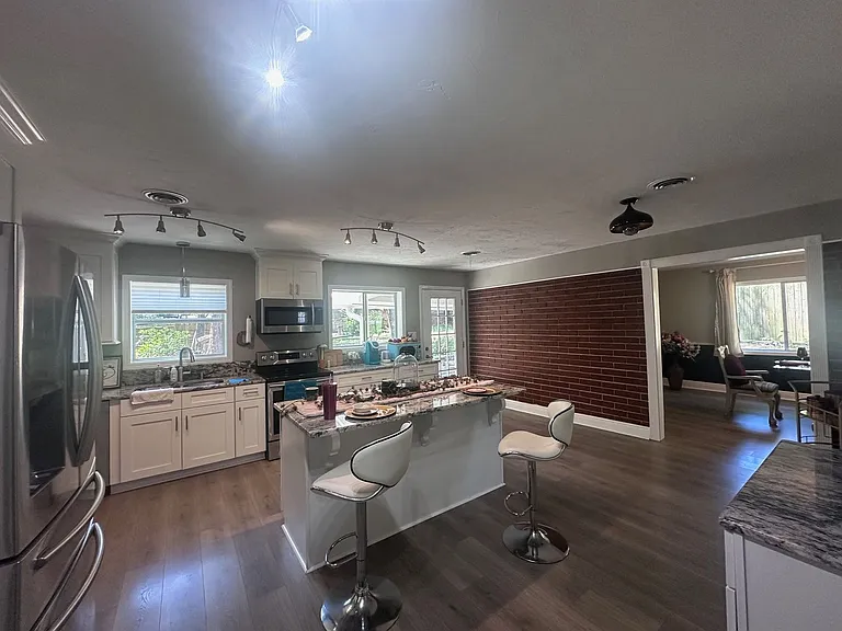 1729 Ray Rd — Photo 3