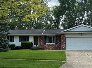 1356 Robinwood Dr, Flushing, MI 48433
