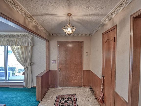 3rd image of 424 Thorton Dr