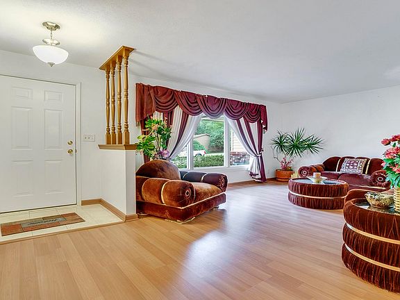 3rd image of 5632 La Cresta Dr