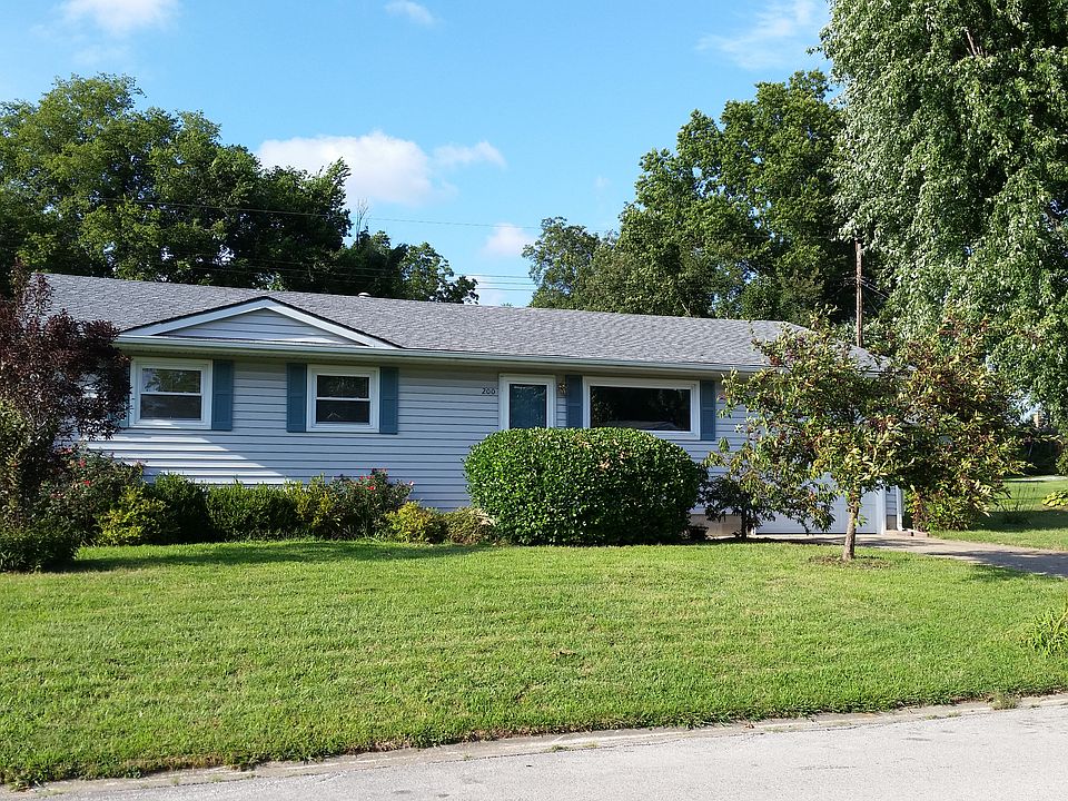 1st image of 200 Lakeshore Dr