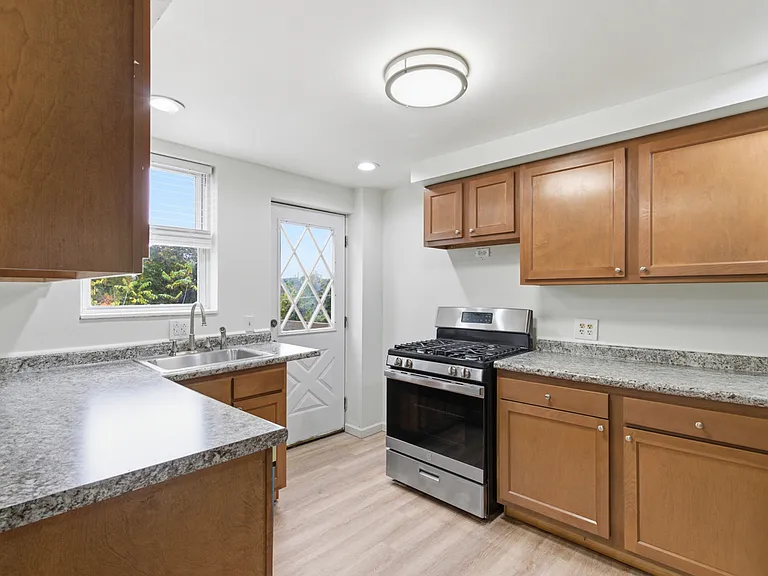 790 Highland Ave — Photo 33