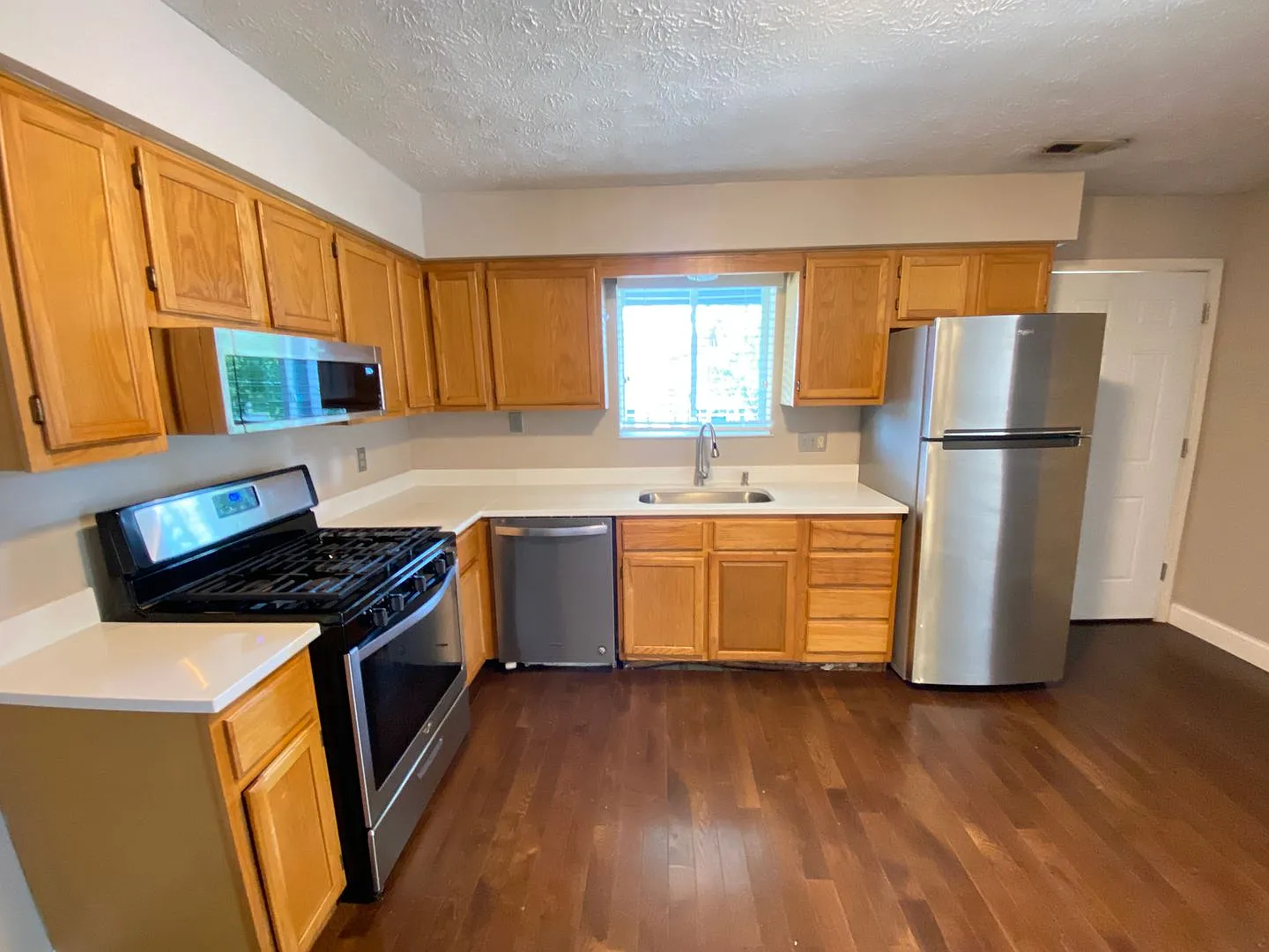 Chittenden Ave 76 MLR — Photo 3