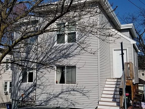 3rd image of 136-138 Walnut Ave #136-1